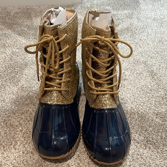 NEVERWORN woman’s glitter duck boots. - Picture 2 of 8